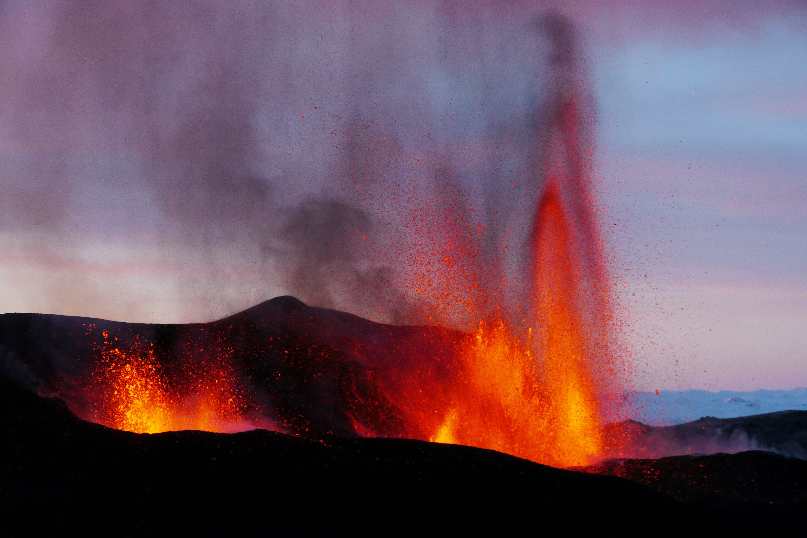 Lavafontäne am Eyjafjallajökull auf Island. © Marc Szeglat